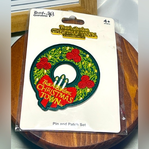 Busch Gardens Christmas Town Pin & Patch Set Holiday Collectible New Sealed - Picture 1 of 2